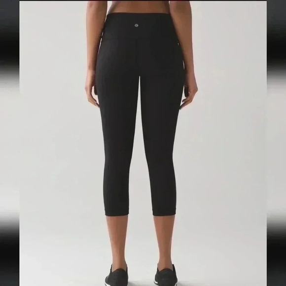 Lululemon Wunder Under Crop (Hi-Rise) *Full-On Luxtreme 21" Black (First Release - Picture 1 of 8
